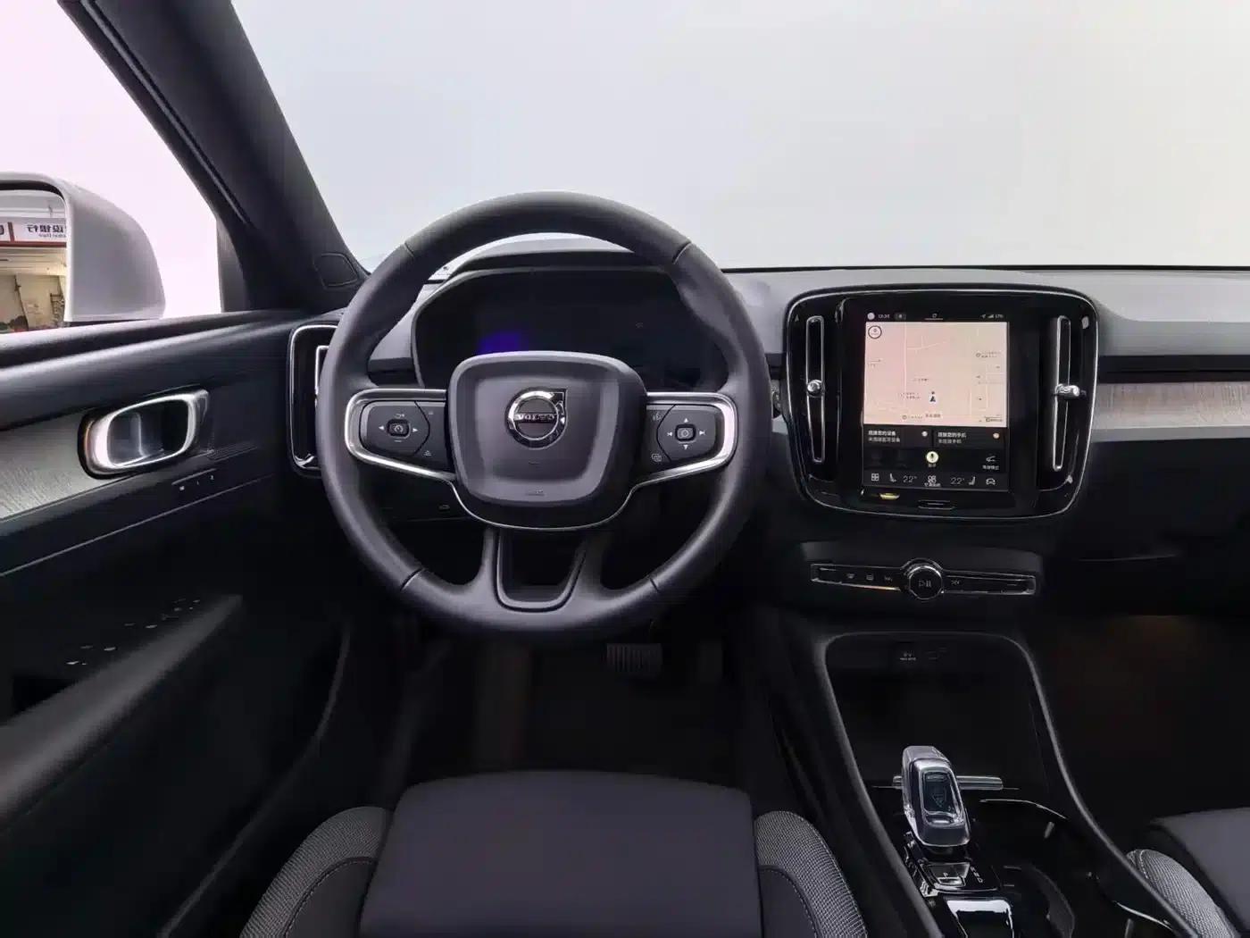 2024 Volvo XC40 B3 Inscription Luxury Edition — миниатюра 12