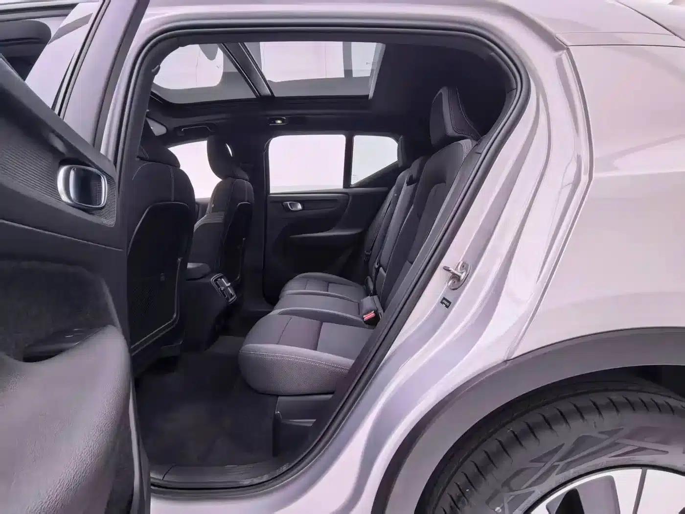 2024 Volvo XC40 B3 Inscription Luxury Edition — миниатюра 14