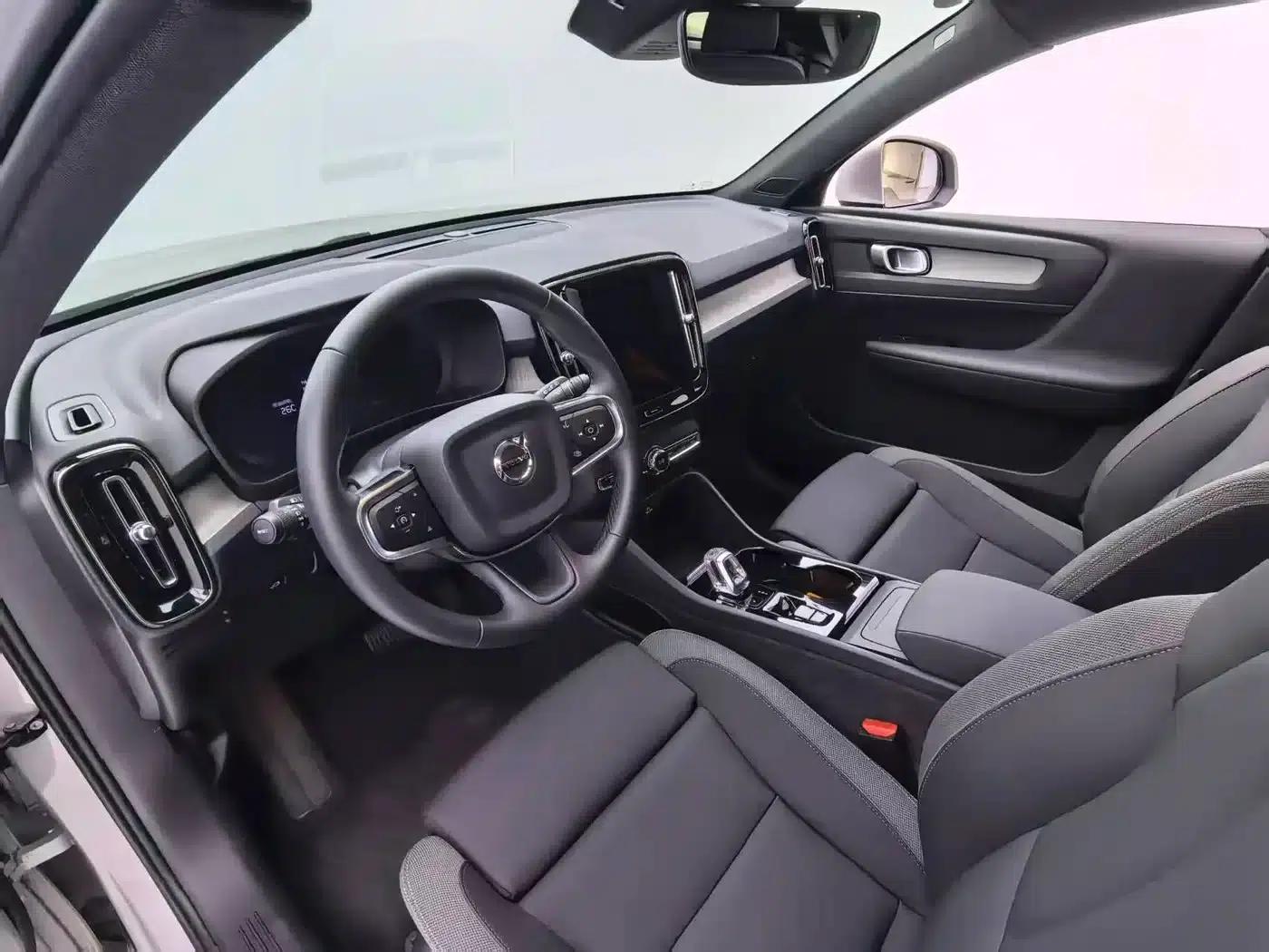 2024 Volvo XC40 B3 Inscription Luxury Edition — миниатюра 17