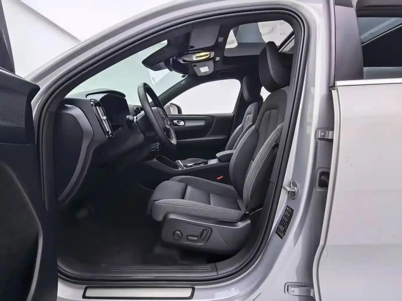 2024 Volvo XC40 B3 Inscription Luxury Edition — миниатюра 18