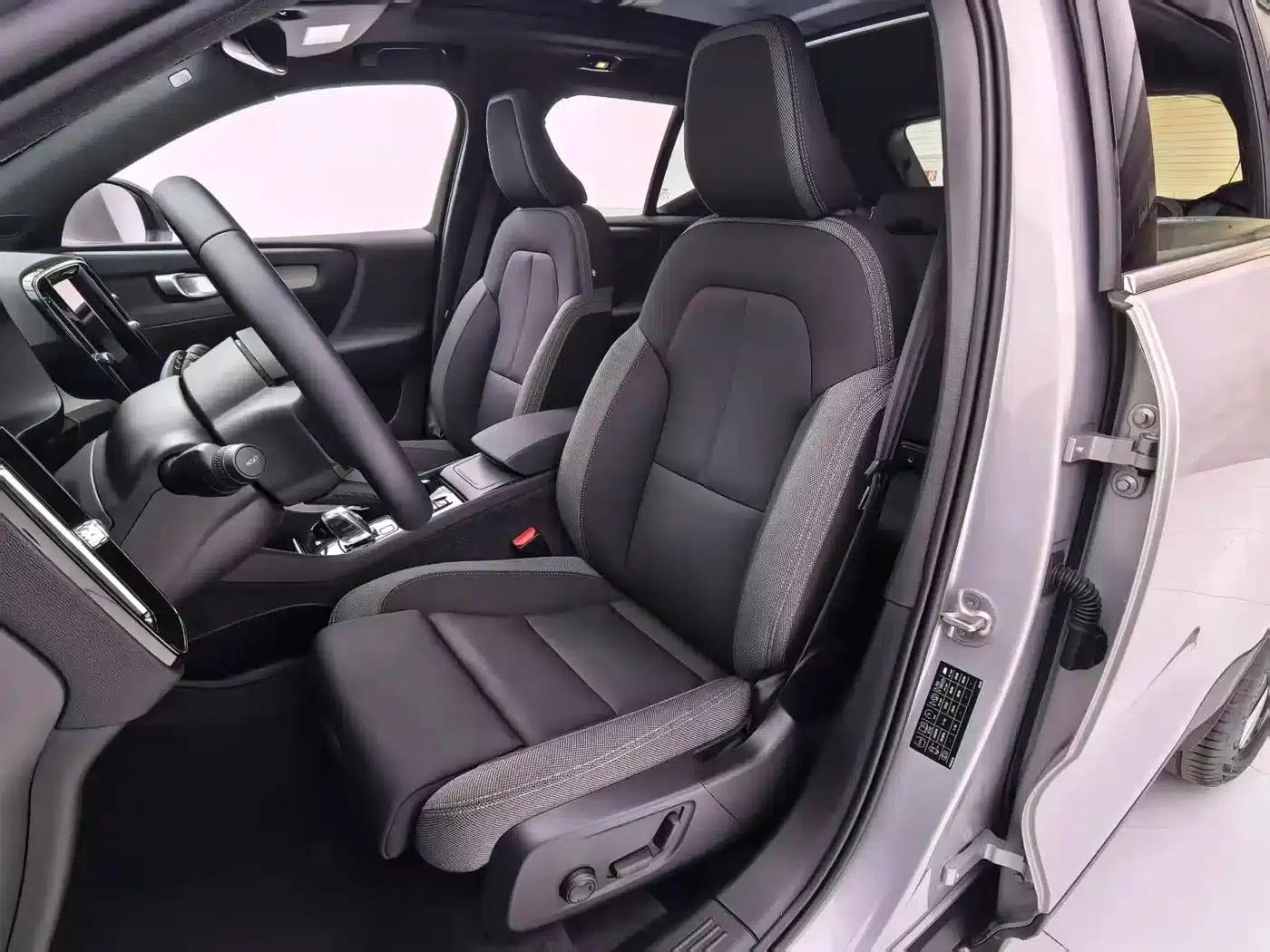 2024 Volvo XC40 B3 Inscription Luxury Edition — миниатюра 19
