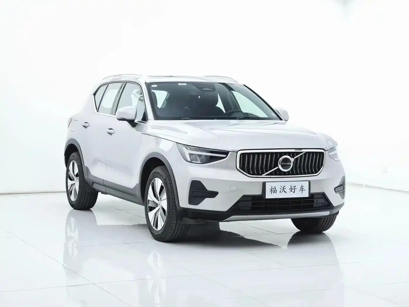2024 Volvo XC40 B3 Inscription Luxury Edition — миниатюра 3