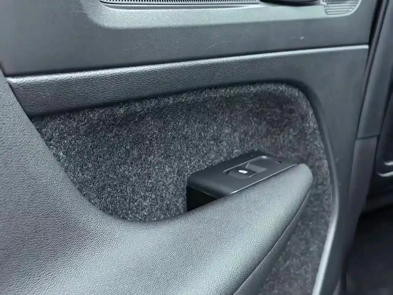 2024 Volvo XC40 B3 Inscription Luxury Edition — миниатюра 24