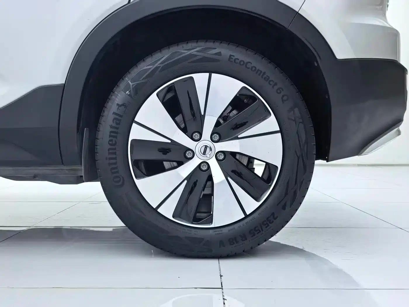 2024 Volvo XC40 B3 Inscription Luxury Edition — миниатюра 28