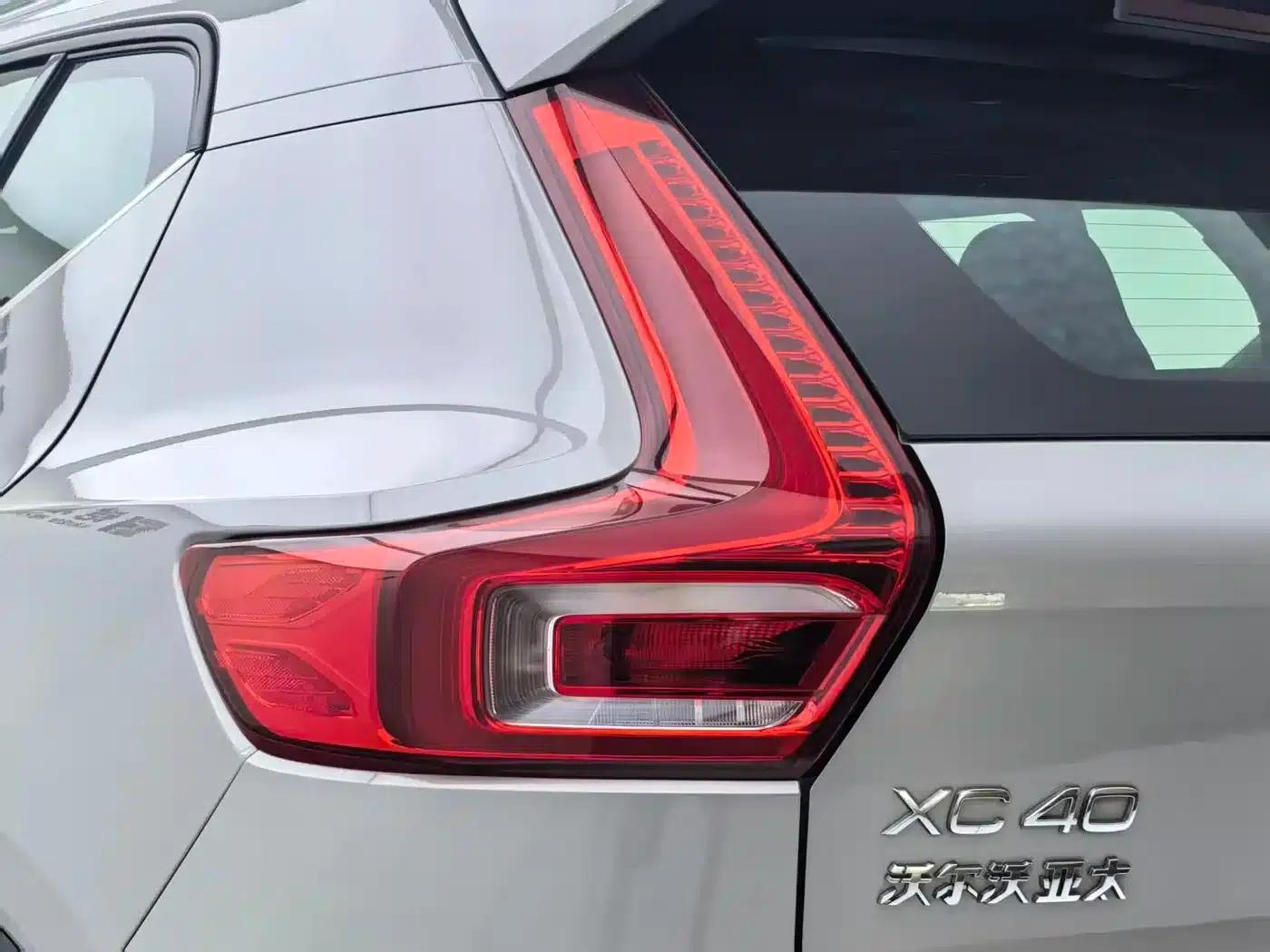 2024 Volvo XC40 B3 Inscription Luxury Edition — миниатюра 31