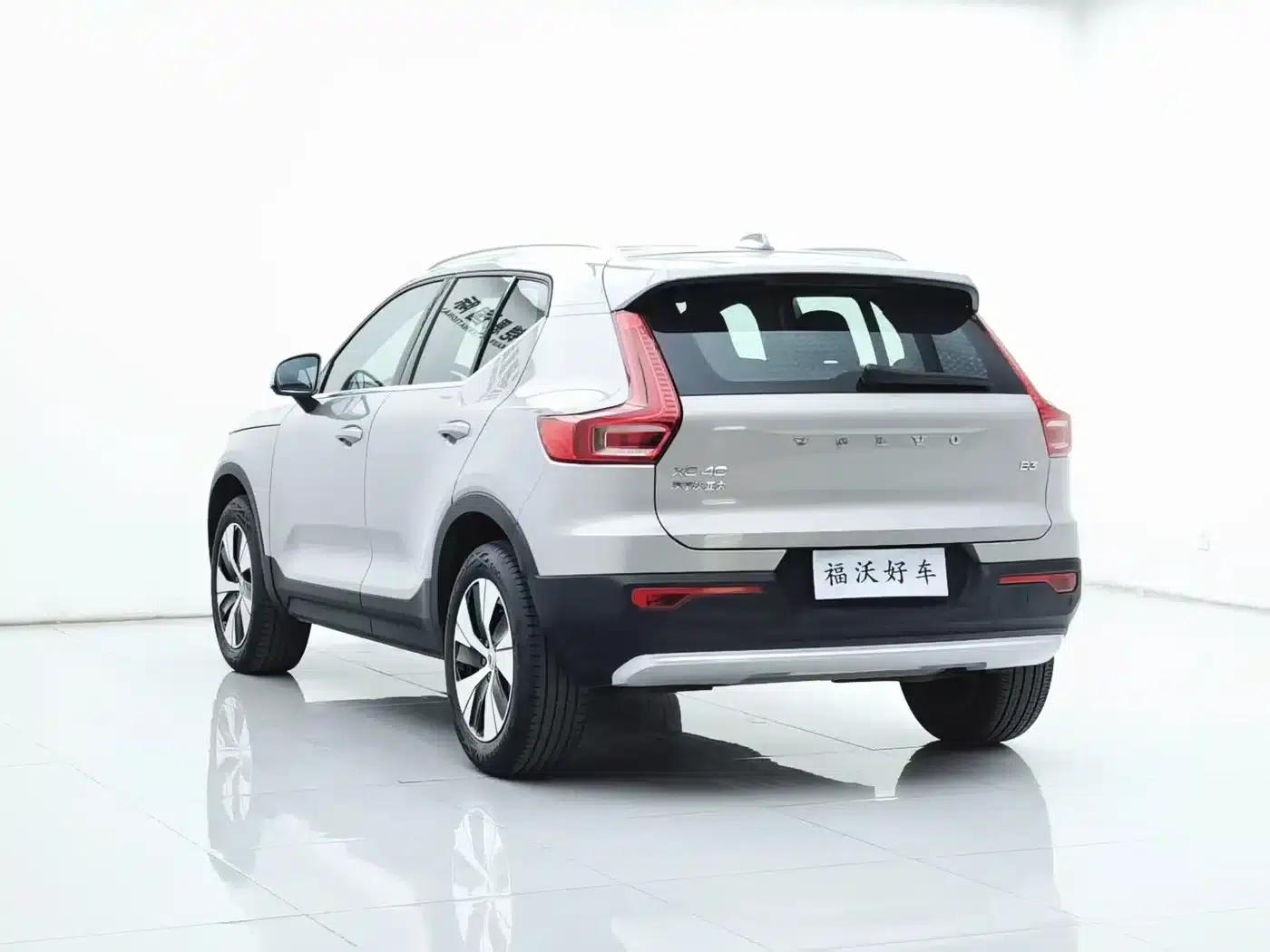 2024 Volvo XC40 B3 Inscription Luxury Edition — миниатюра 34