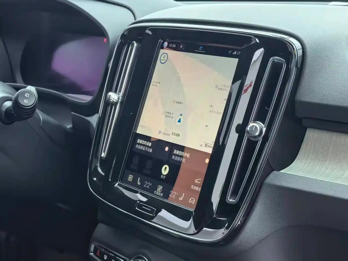 2024 Volvo XC40 B3 Inscription Luxury Edition — миниатюра 5