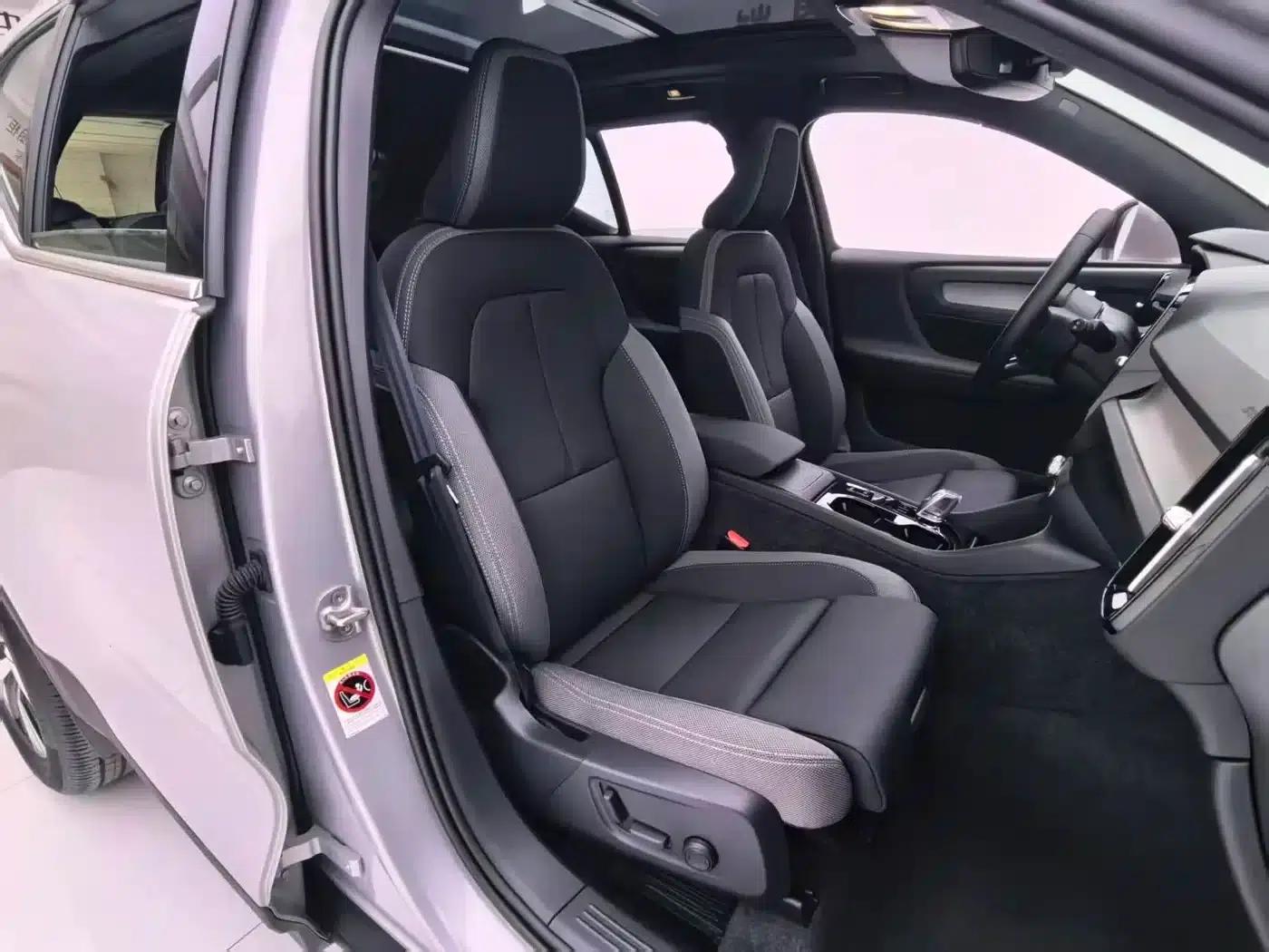 2024 Volvo XC40 B3 Inscription Luxury Edition — миниатюра 7