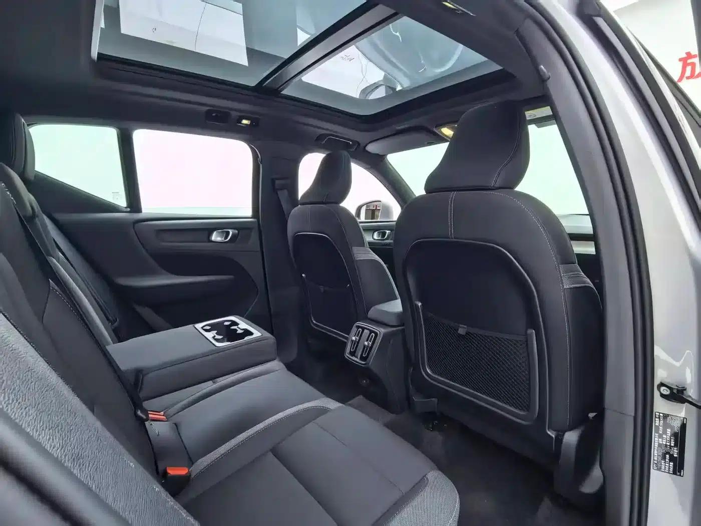 2024 Volvo XC40 B3 Inscription Luxury Edition — миниатюра 9