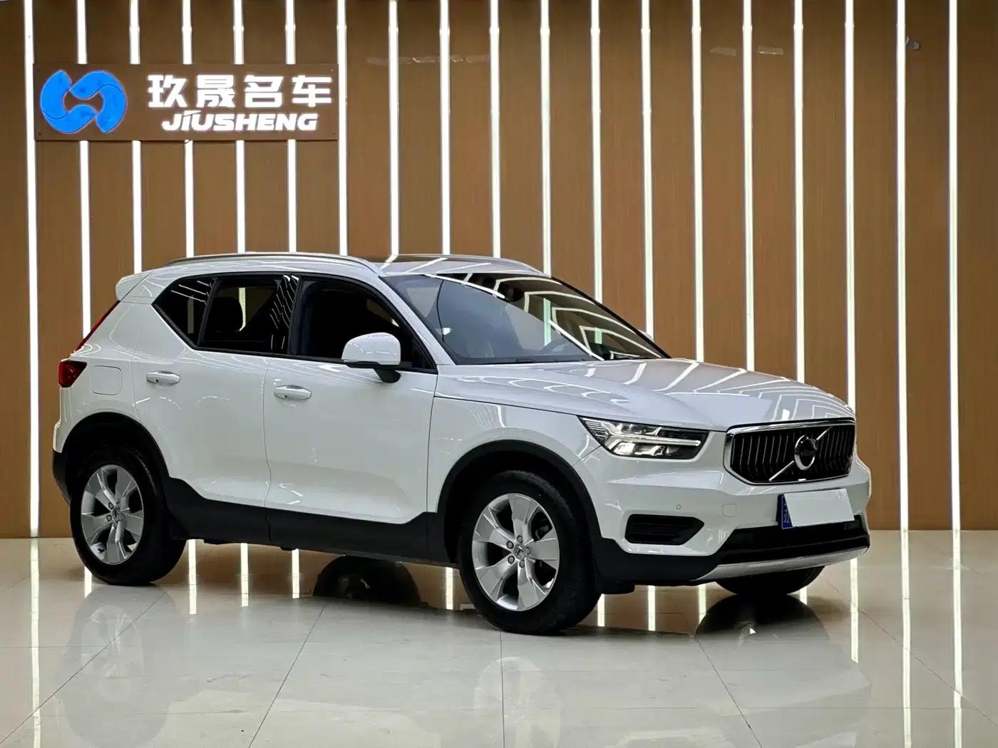 2020 Volvo XC40 T4 AWD Inscription Luxury Edition — миниатюра 2