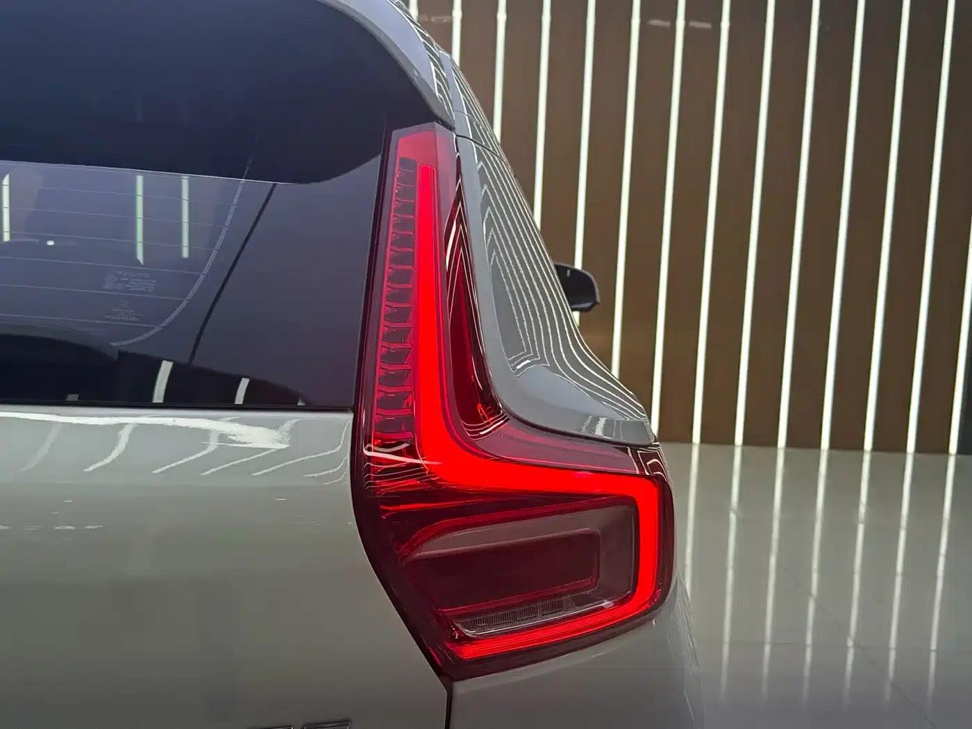 2020 Volvo XC40 T4 AWD Inscription Luxury Edition — миниатюра 12