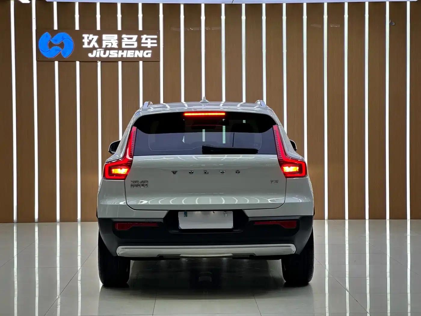 2020 Volvo XC40 T4 AWD Inscription Luxury Edition — миниатюра 4