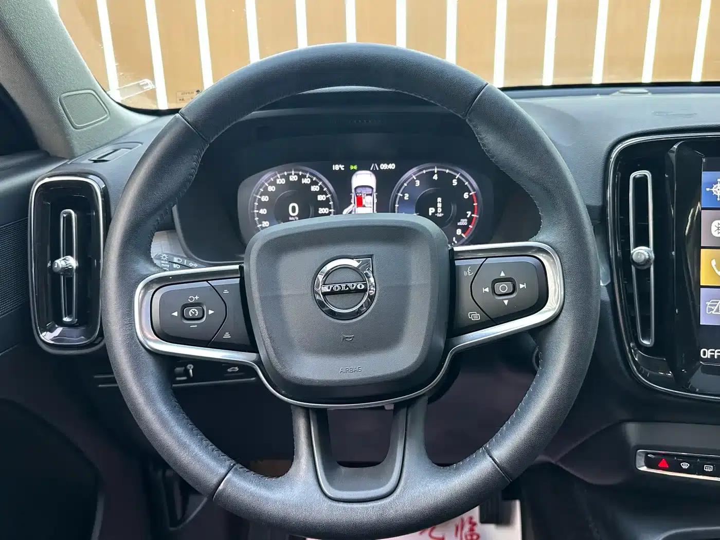 2020 Volvo XC40 T4 AWD Inscription Luxury Edition — миниатюра 5