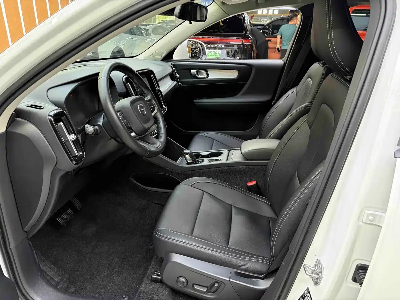 Volvo XC40 2020 T3 Smart Fashion Edition — миниатюра 4