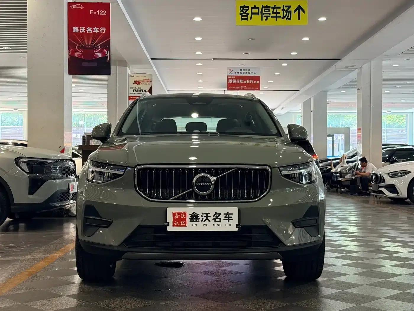 2025 Volvo XC40 B4 AWD Inscription Luxury Edition — миниатюра 2
