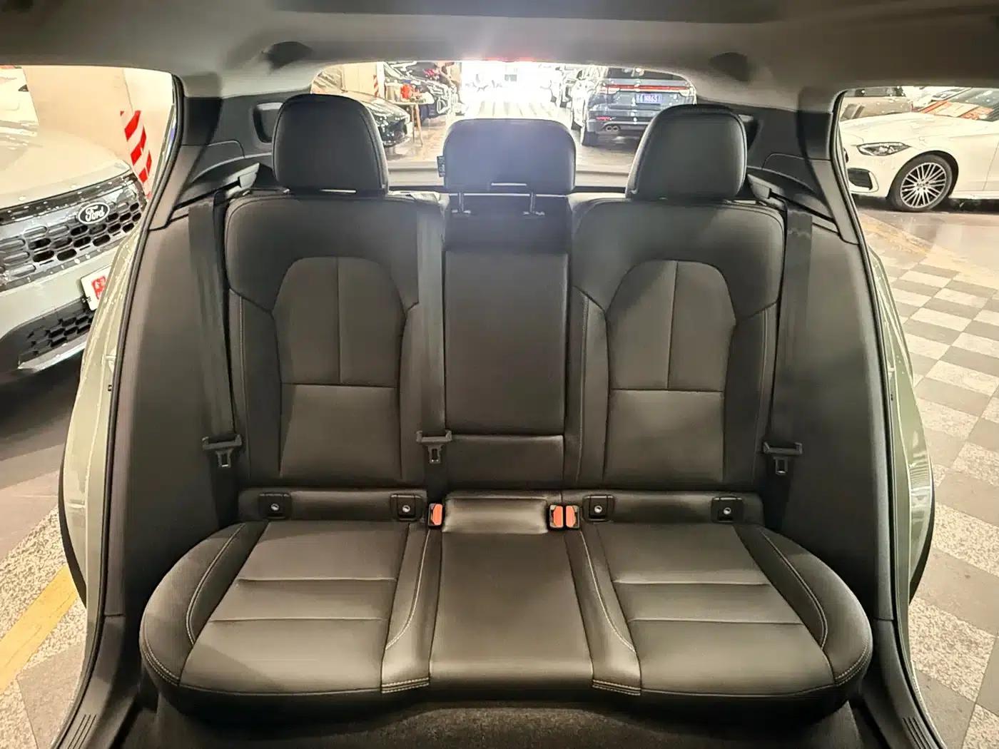 2025 Volvo XC40 B4 AWD Inscription Luxury Edition — миниатюра 16