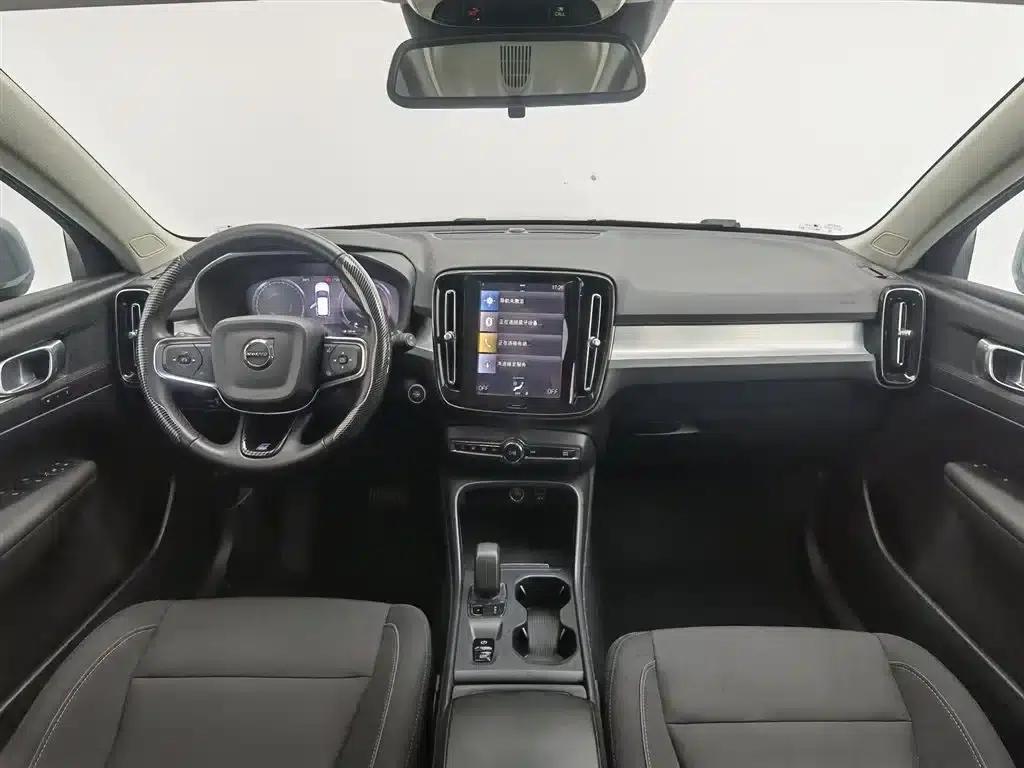 2022 Volvo XC40 T4 AWD Smart Fashion Edition — миниатюра 5