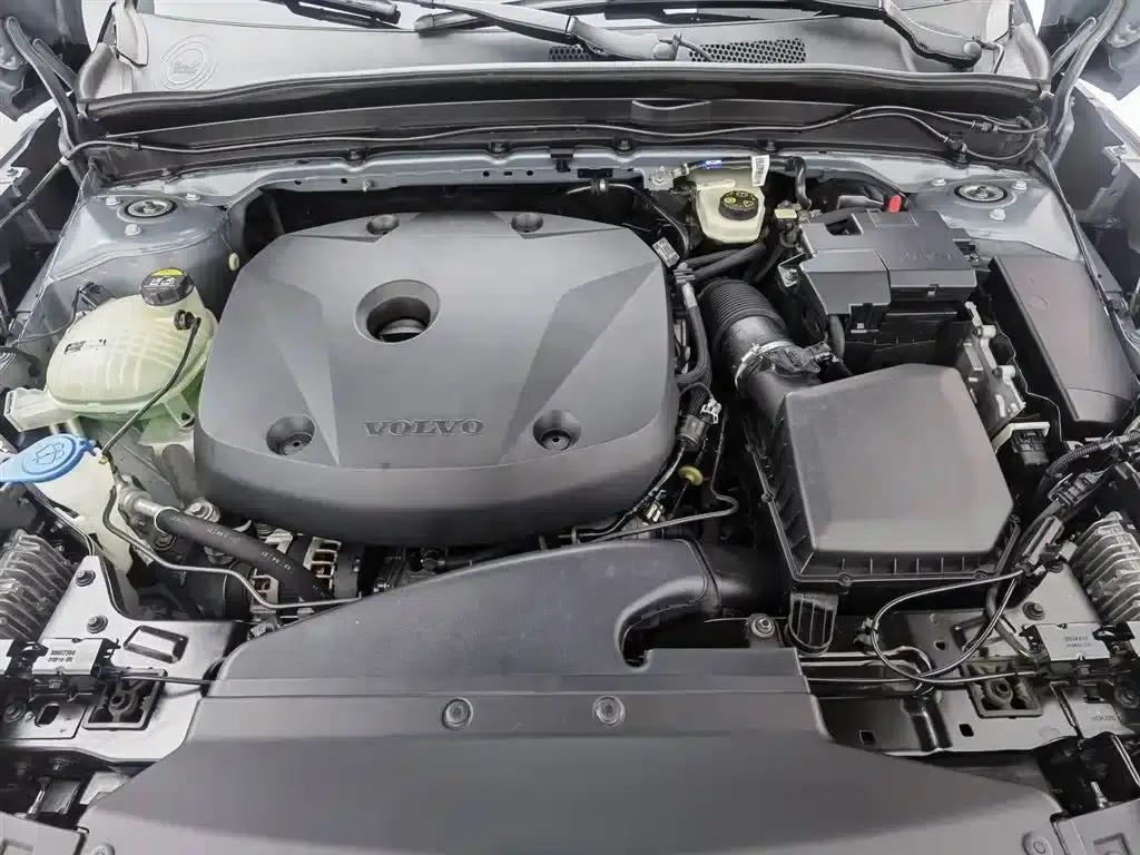 2022 Volvo XC40 T4 AWD Smart Fashion Edition — миниатюра 6