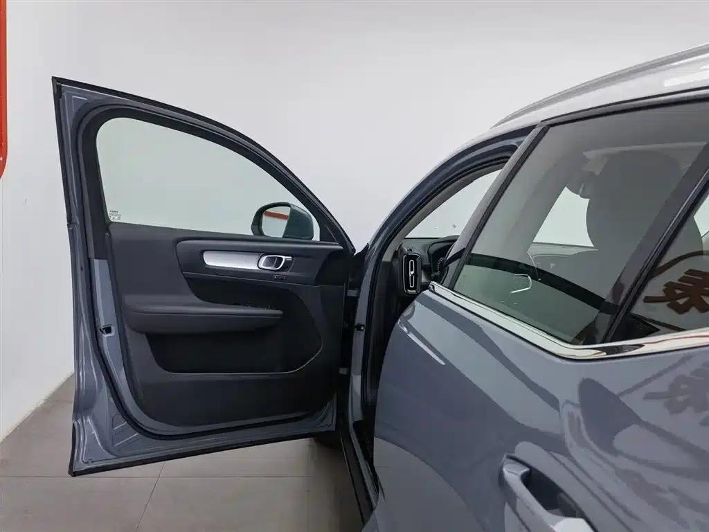 2022 Volvo XC40 T4 AWD Smart Fashion Edition — миниатюра 8
