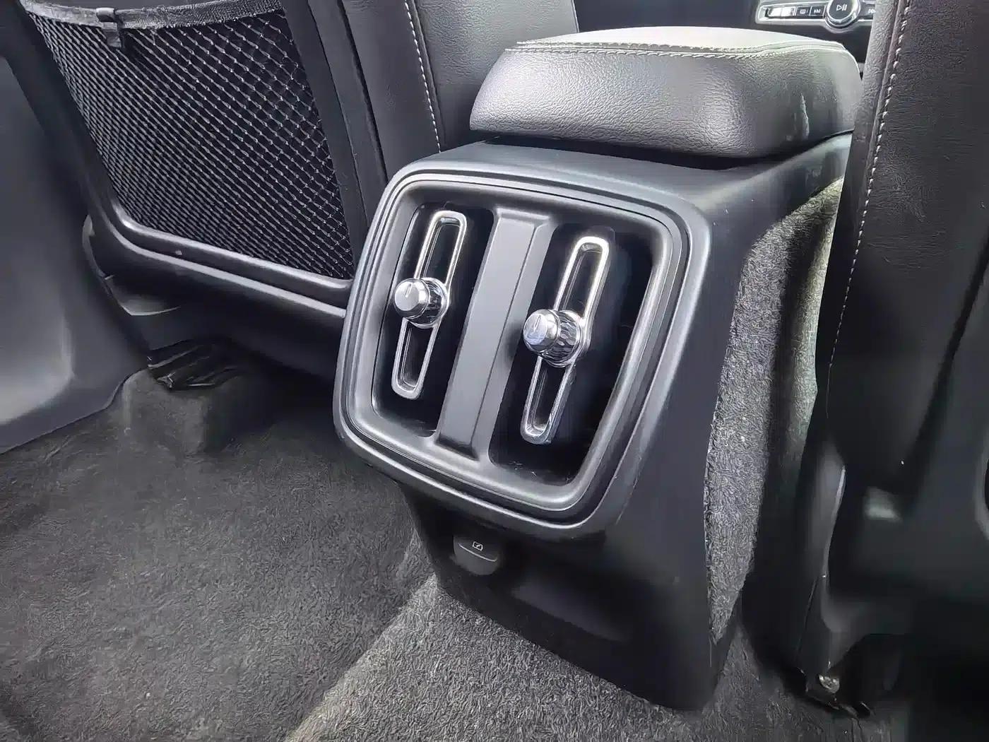 2020 Volvo XC40 T4 AWD Inscription Luxury Edition — миниатюра 17