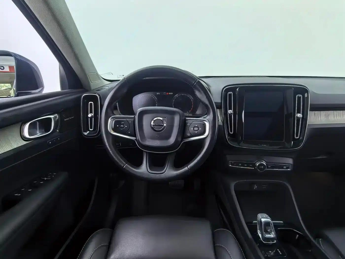 2020 Volvo XC40 T4 AWD Inscription Luxury Edition — миниатюра 20