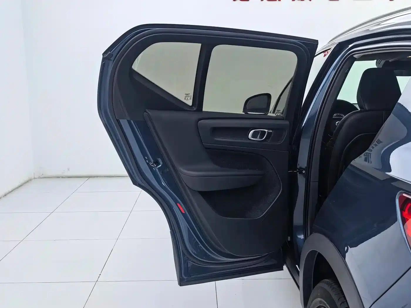 2020 Volvo XC40 T4 AWD Inscription Luxury Edition — миниатюра 21