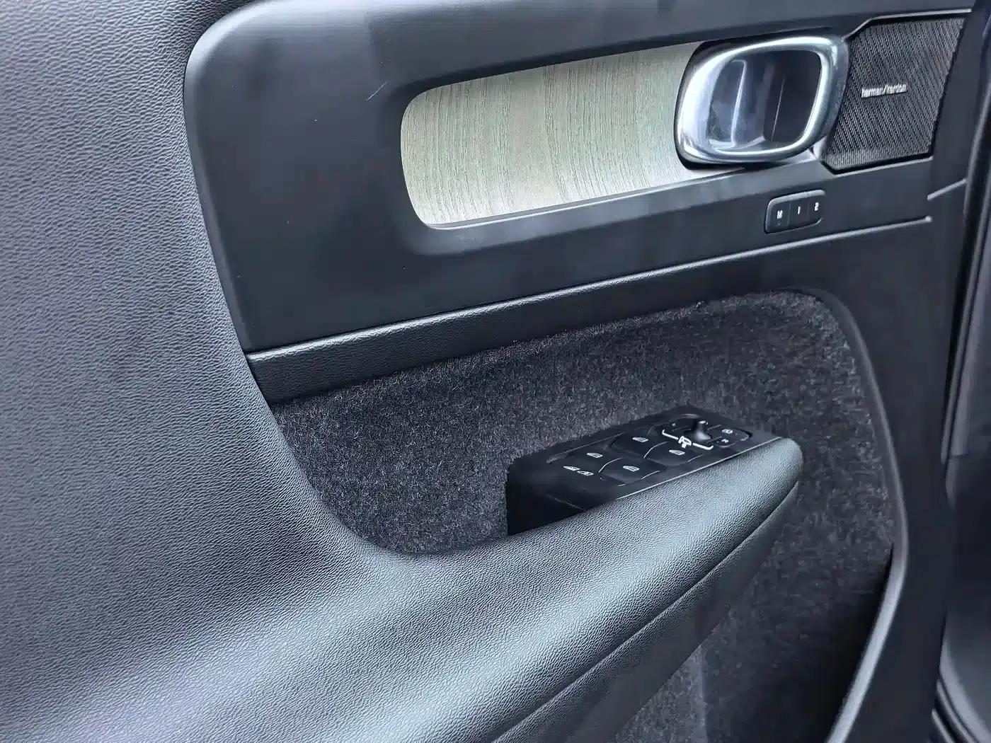 2020 Volvo XC40 T4 AWD Inscription Luxury Edition — миниатюра 23