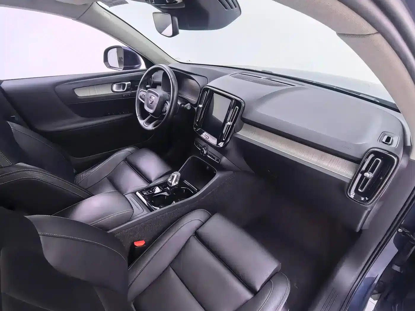 2020 Volvo XC40 T4 AWD Inscription Luxury Edition — миниатюра 25