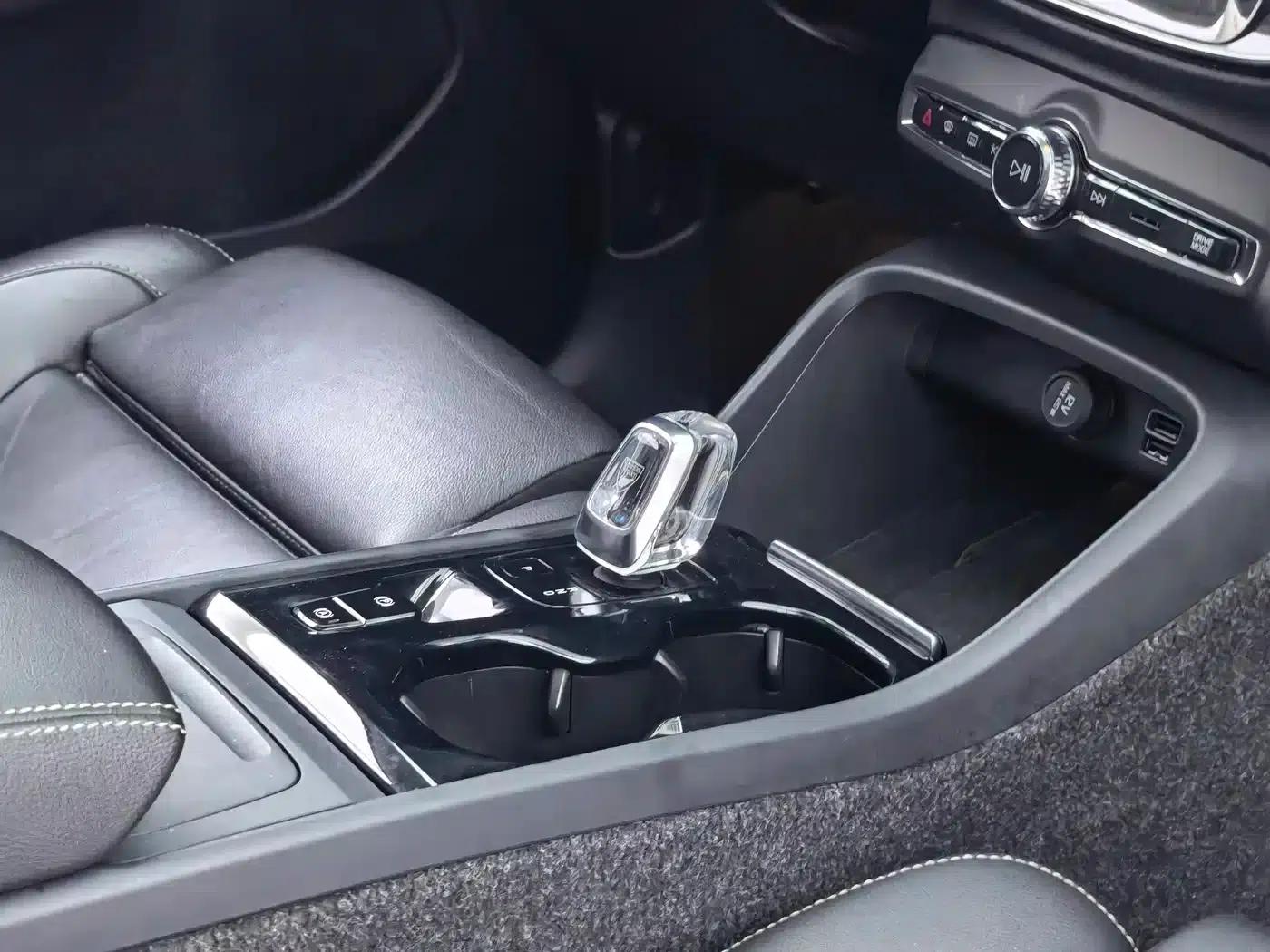 2020 Volvo XC40 T4 AWD Inscription Luxury Edition — миниатюра 26