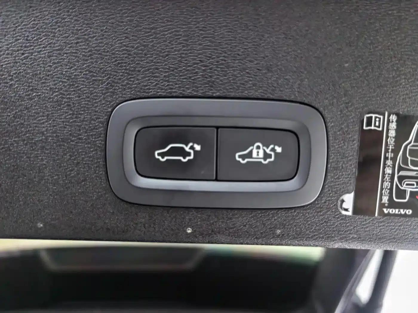 2020 Volvo XC40 T4 AWD Inscription Luxury Edition — миниатюра 29