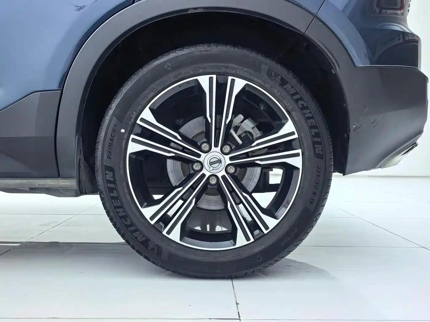 2020 Volvo XC40 T4 AWD Inscription Luxury Edition — миниатюра 31