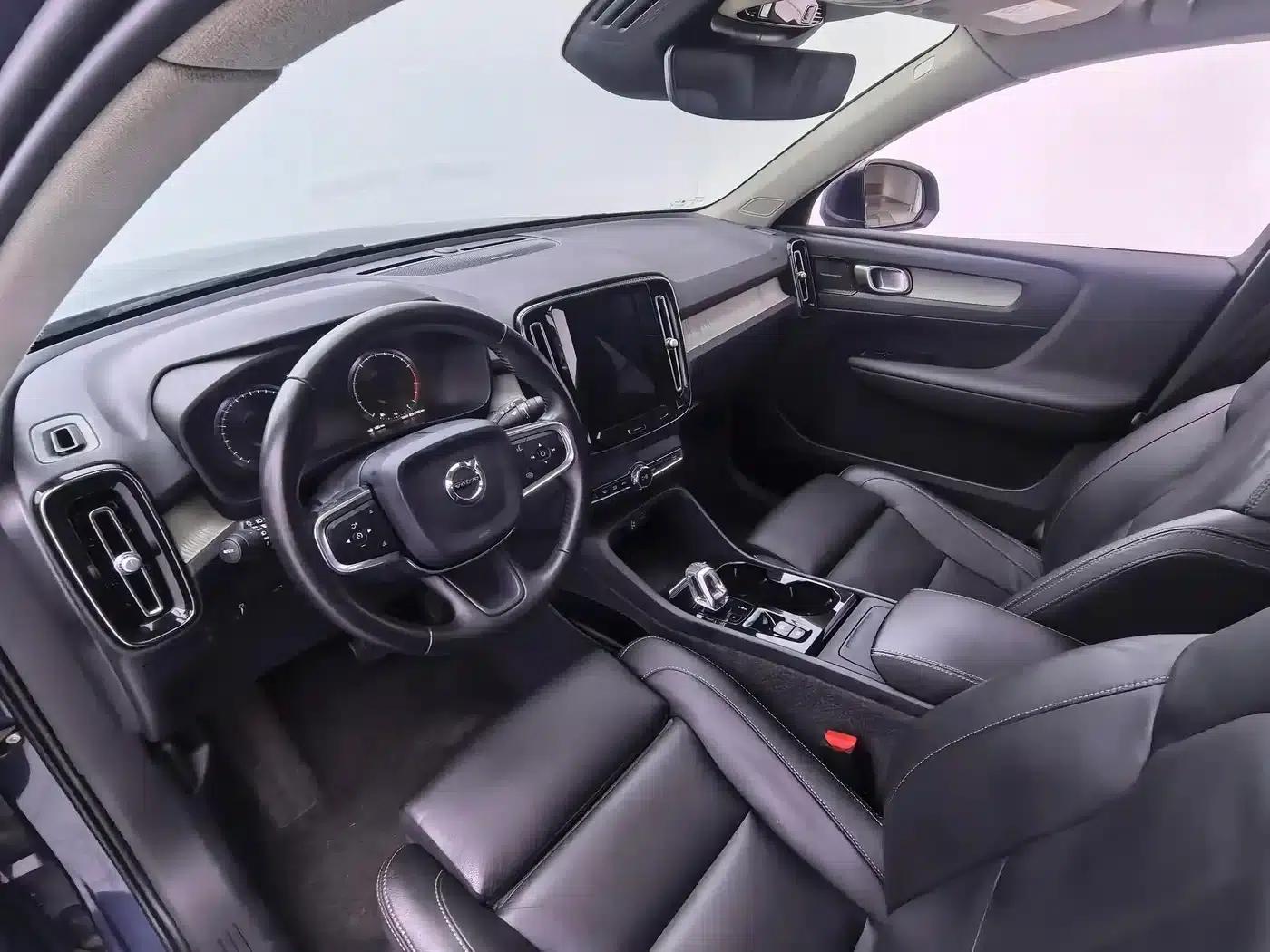 2020 Volvo XC40 T4 AWD Inscription Luxury Edition — миниатюра 6