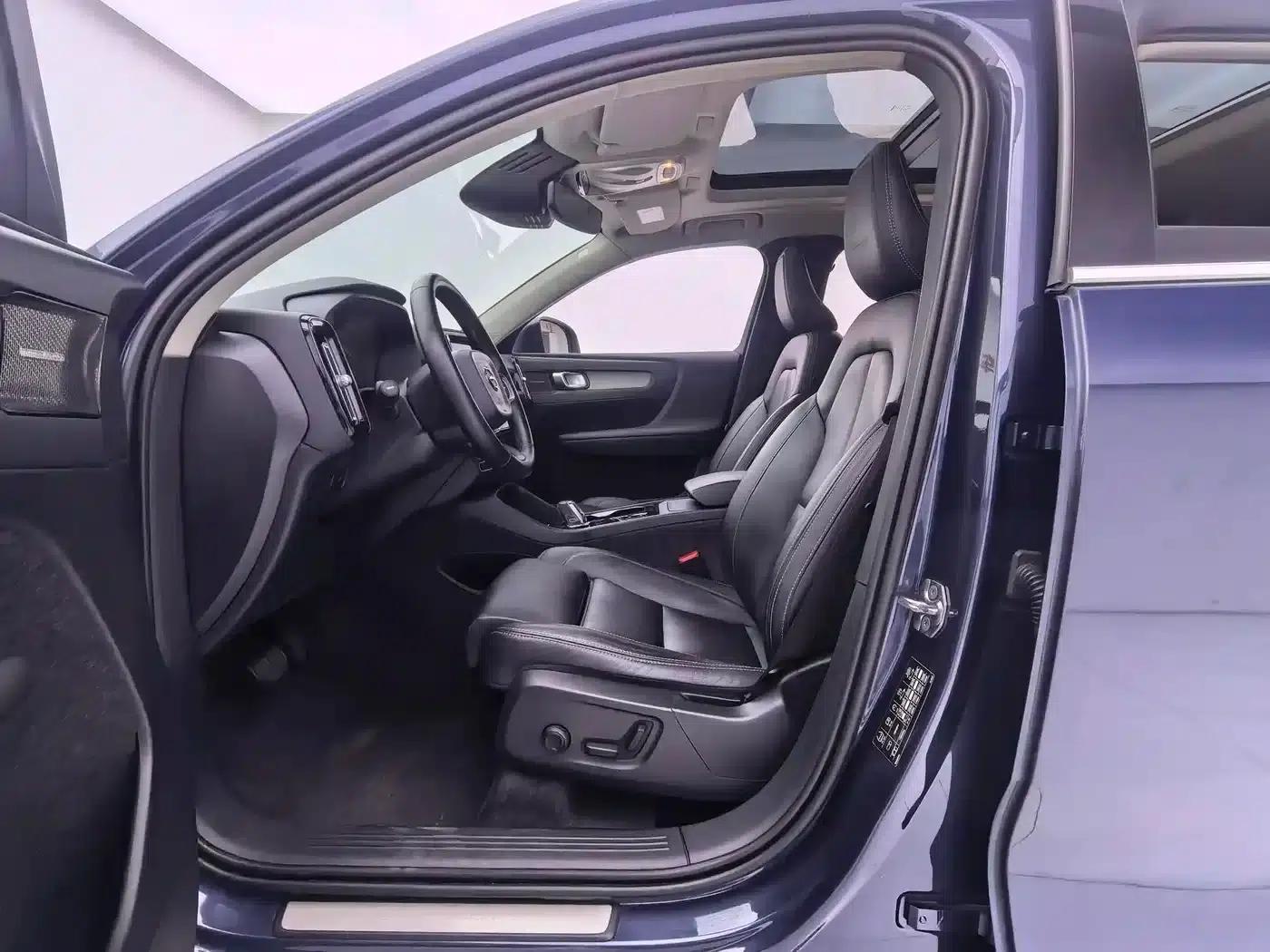 2020 Volvo XC40 T4 AWD Inscription Luxury Edition — миниатюра 7