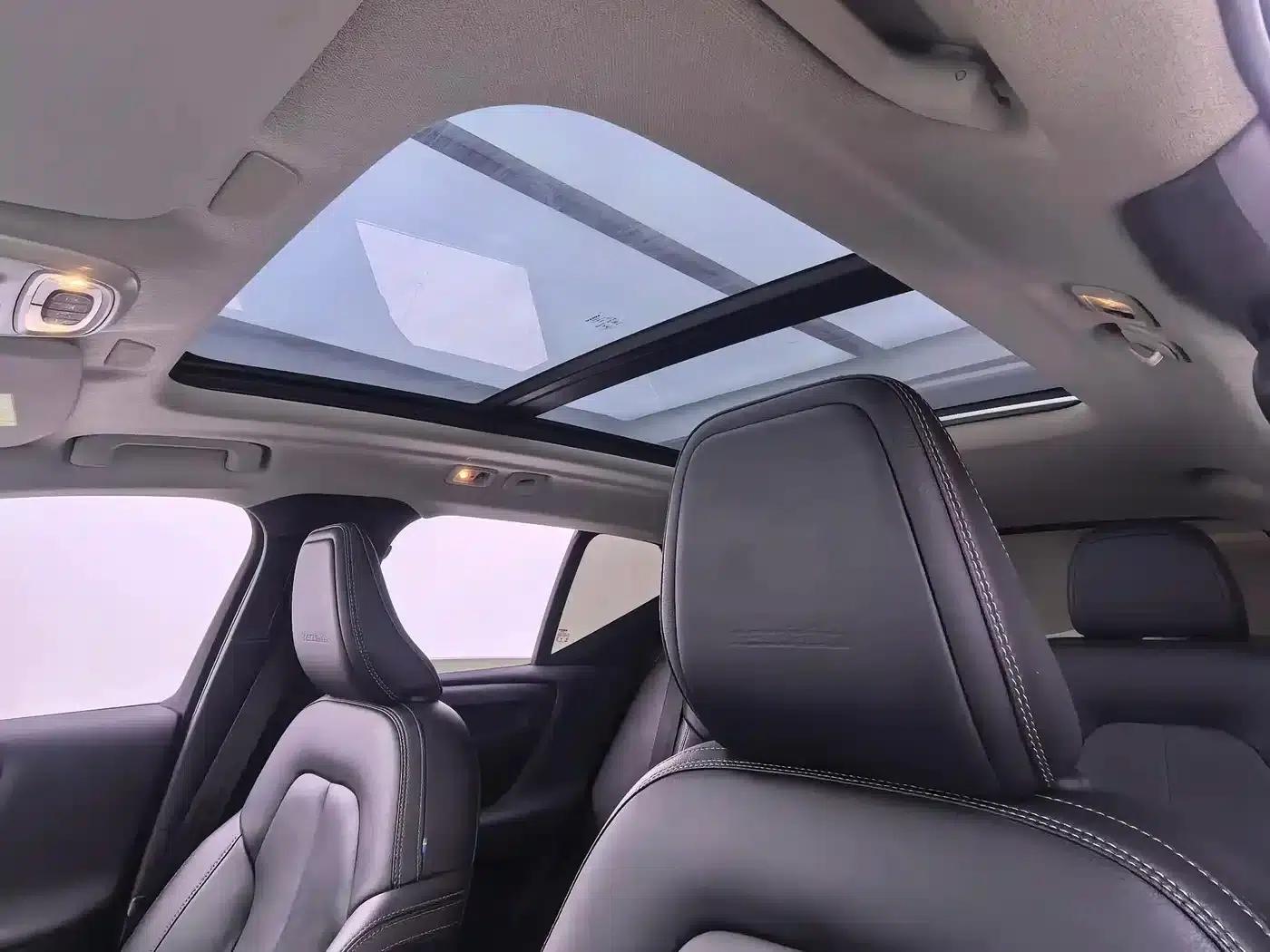 2020 Volvo XC40 T4 AWD Inscription Luxury Edition — миниатюра 8