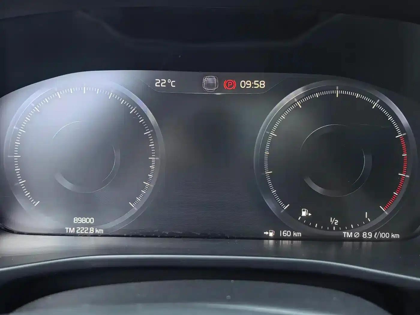 2020 Volvo XC40 T4 AWD Inscription Luxury Edition — миниатюра 9