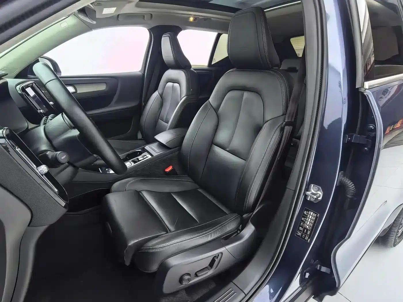 2020 Volvo XC40 T4 AWD Inscription Luxury Edition — миниатюра 10
