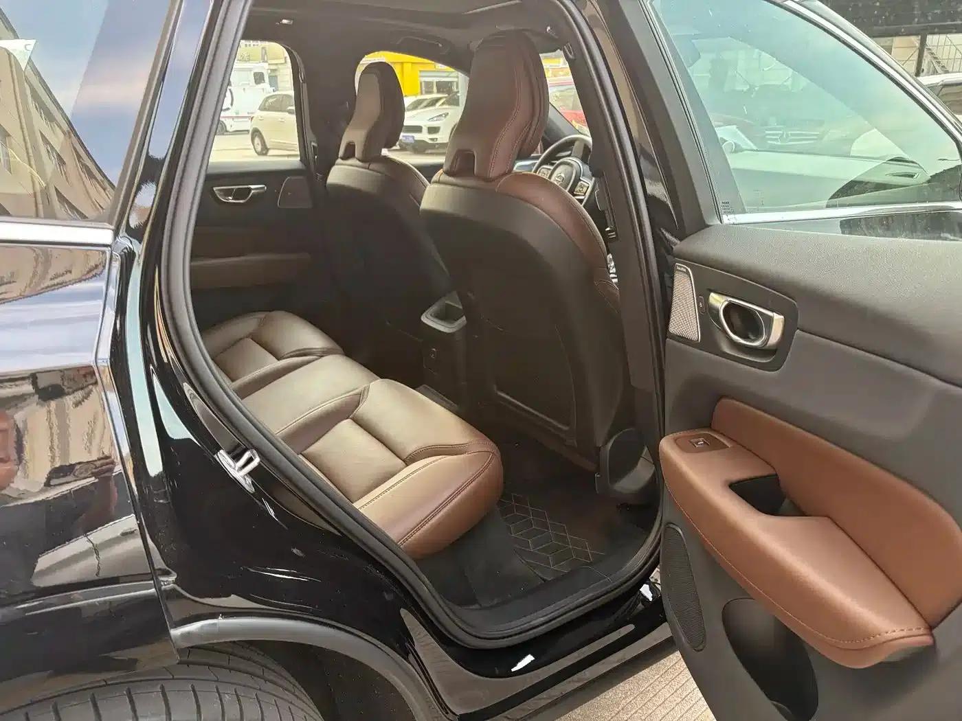 2025 Volvo XC60 Plug-in Hybrid, Long Range AWD Inscription Luxury Edition — миниатюра 4
