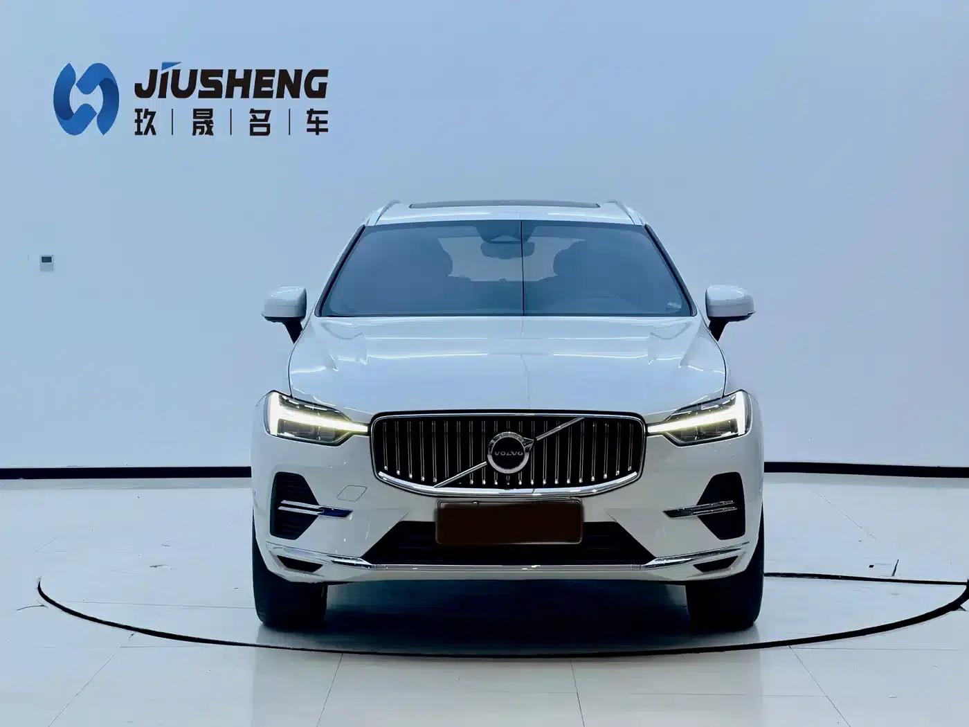 2022 Volvo XC60 Plug-in Hybrid T8 Plug-in Hybrid AWD Inscription Luxury Edition — миниатюра 2