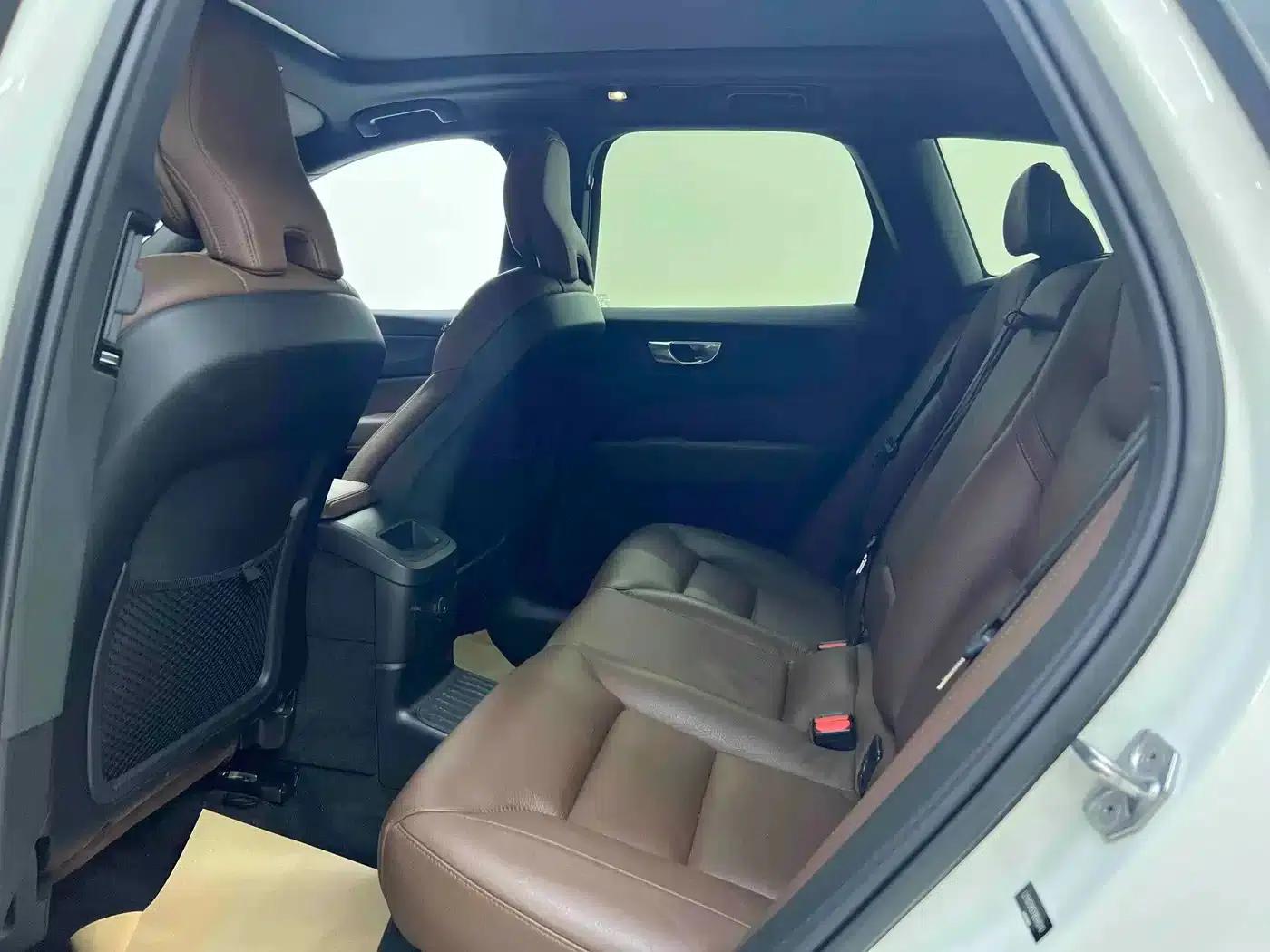 2022 Volvo XC60 Plug-in Hybrid T8 Plug-in Hybrid AWD Inscription Luxury Edition — миниатюра 11