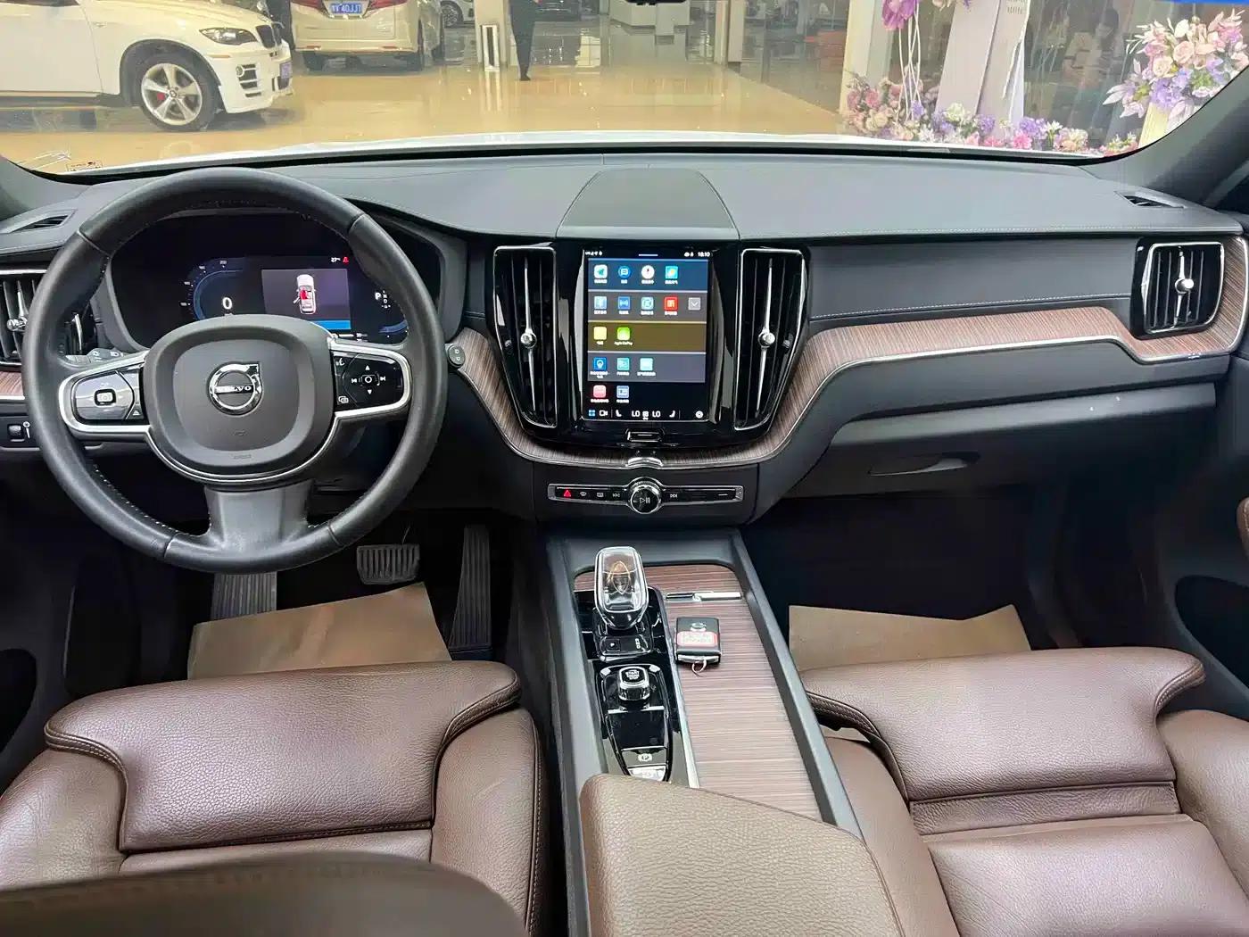 2022 Volvo XC60 Plug-in Hybrid T8 Plug-in Hybrid AWD Inscription Luxury Edition — миниатюра 12