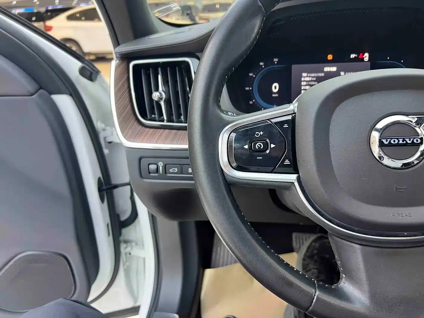 2022 Volvo XC60 Plug-in Hybrid T8 Plug-in Hybrid AWD Inscription Luxury Edition — миниатюра 18