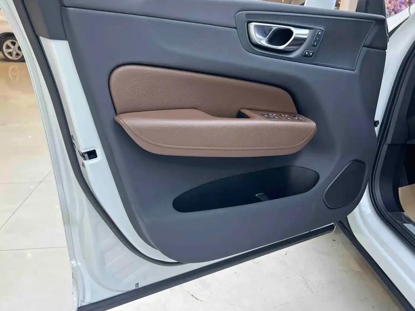 2022 Volvo XC60 Plug-in Hybrid T8 Plug-in Hybrid AWD Inscription Luxury Edition — миниатюра 19