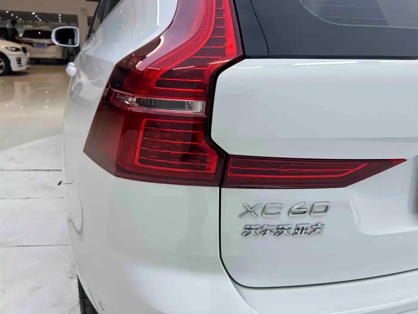 2022 Volvo XC60 Plug-in Hybrid T8 Plug-in Hybrid AWD Inscription Luxury Edition — миниатюра 20