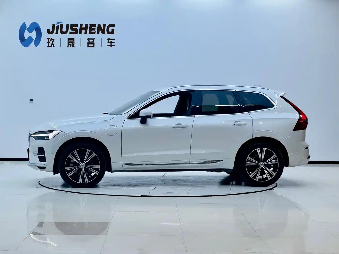 2022 Volvo XC60 Plug-in Hybrid T8 Plug-in Hybrid AWD Inscription Luxury Edition — миниатюра 3