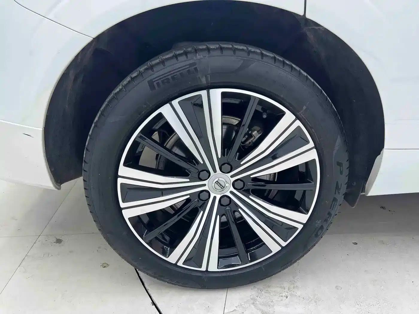 2022 Volvo XC60 Plug-in Hybrid T8 Plug-in Hybrid AWD Inscription Luxury Edition — миниатюра 4