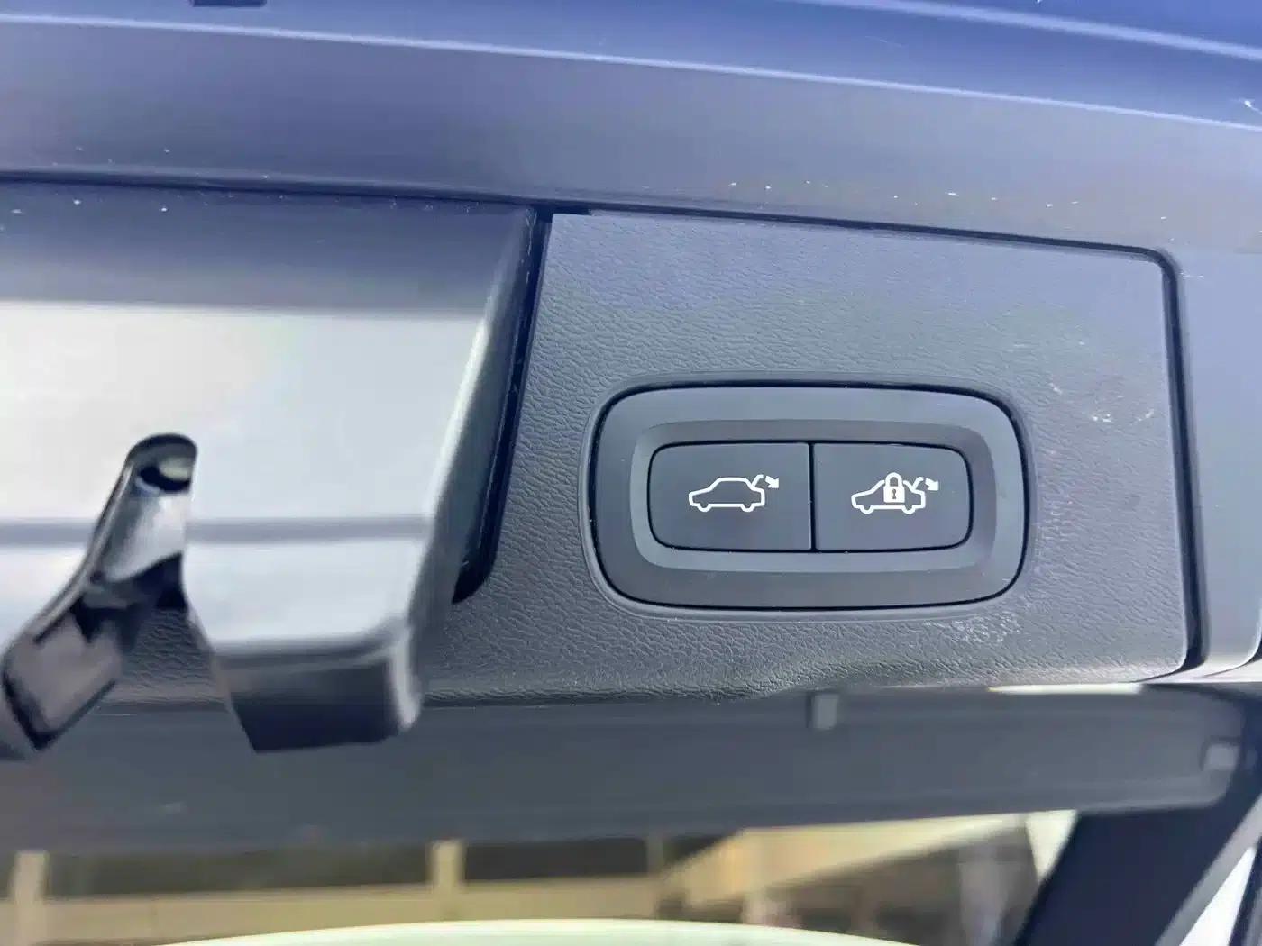 2022 Volvo XC60 Plug-in Hybrid T8 Plug-in Hybrid AWD Inscription Luxury Edition — миниатюра 6