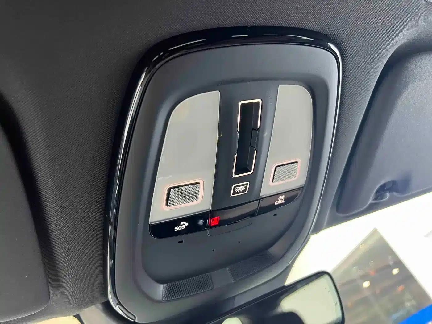 2022 Volvo XC60 Plug-in Hybrid T8 Plug-in Hybrid AWD Inscription Luxury Edition — миниатюра 8