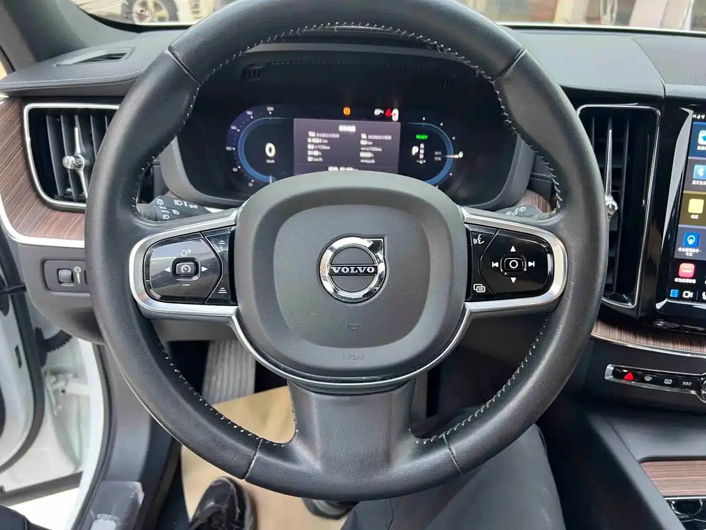 2022 Volvo XC60 Plug-in Hybrid T8 Plug-in Hybrid AWD Inscription Luxury Edition — миниатюра 10