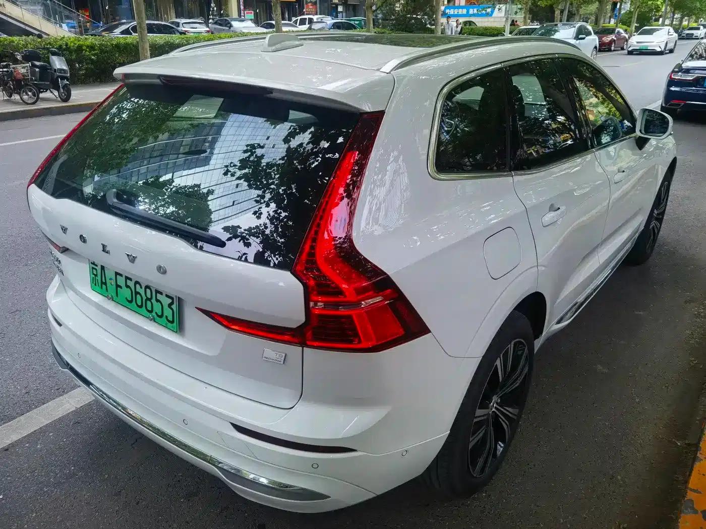 2022 Volvo XC60 Plug-in Hybrid T8 Plug-in Hybrid AWD Inscription Luxury Edition — миниатюра 3