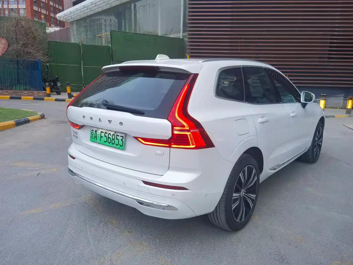 2022 Volvo XC60 Plug-in Hybrid T8 Plug-in Hybrid AWD Inscription Luxury Edition — миниатюра 4